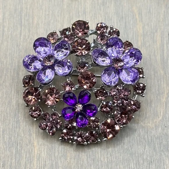 🌻 3/$25 Beautiful Purple Rhinestone Round Flower Brooch - Picture 8 of 8